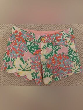 Lilly Buttercup Shorts in the Mariposa Print